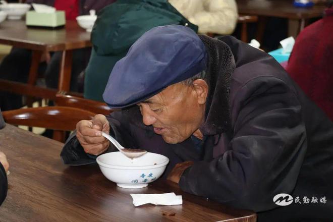 勤 新春序曲悄然奏响麻将胡了腊八粥香飘民(图4)